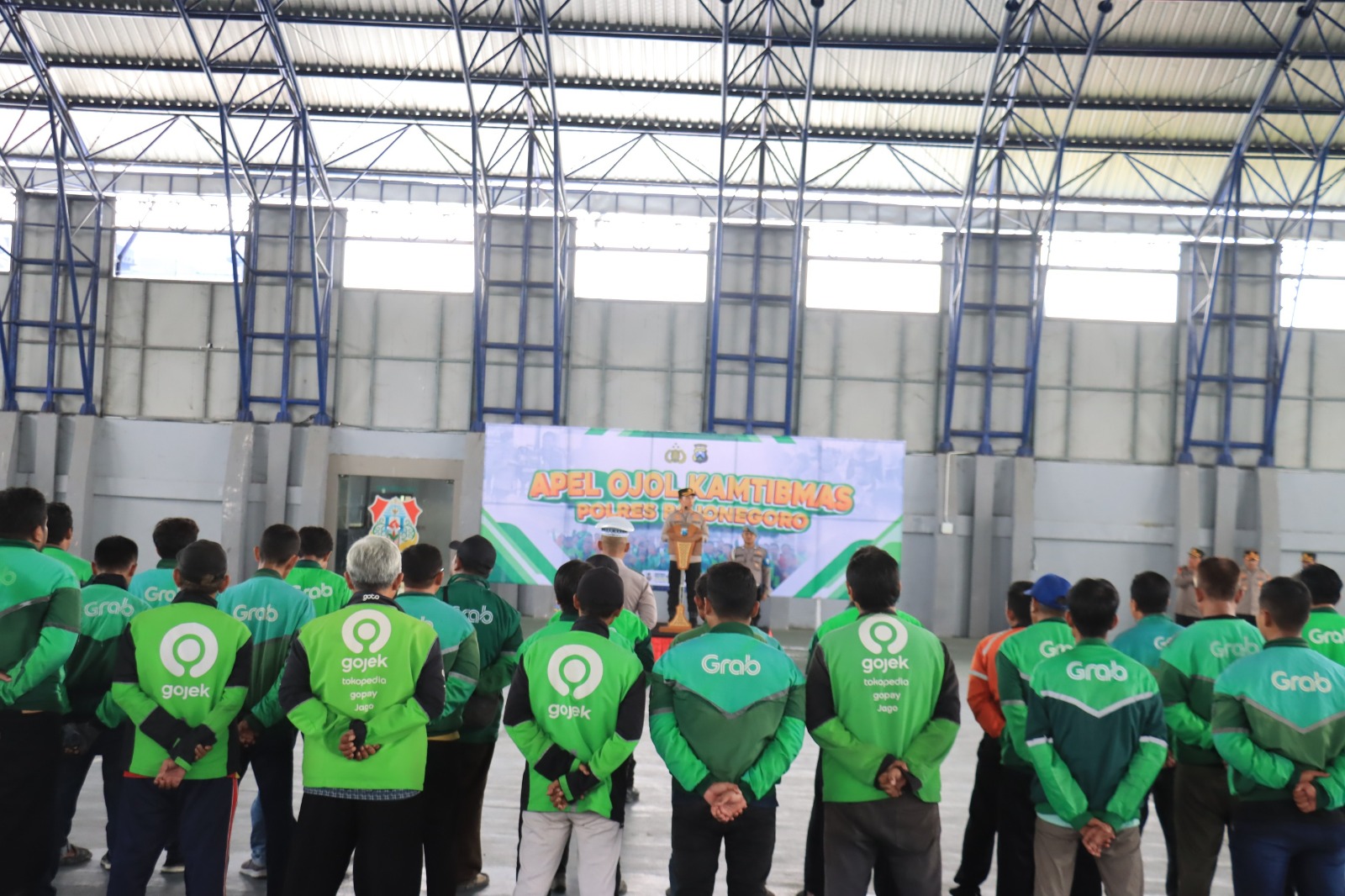 Kapolres Bojonegoro AKBP Afrian Satya Permadi pimpin apel Ojol Kamtibmas