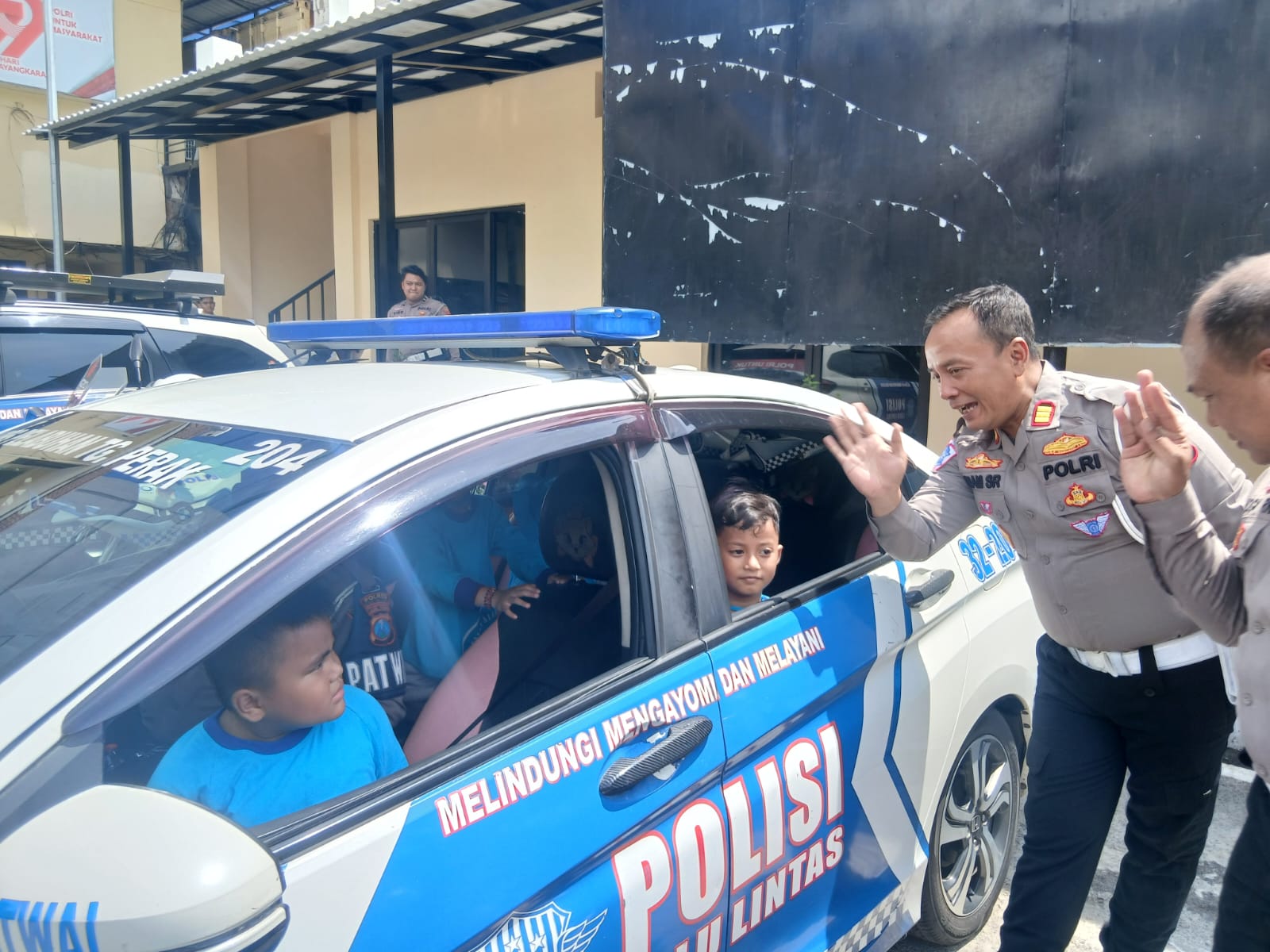 Kasatlantas Polres Pelabuhan Tanjung Perak Surabaya AKP Imam Sayfudin Rodji edukasi TK Al Khairiyah