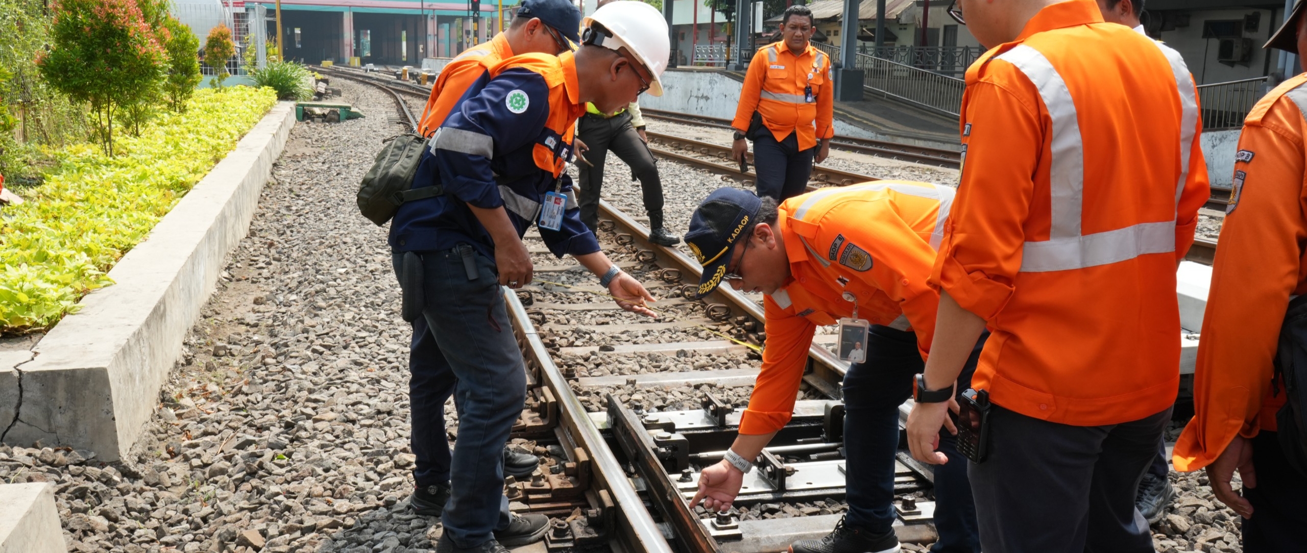 KAI Daop 8 Surabaya cek lintasan kereta api