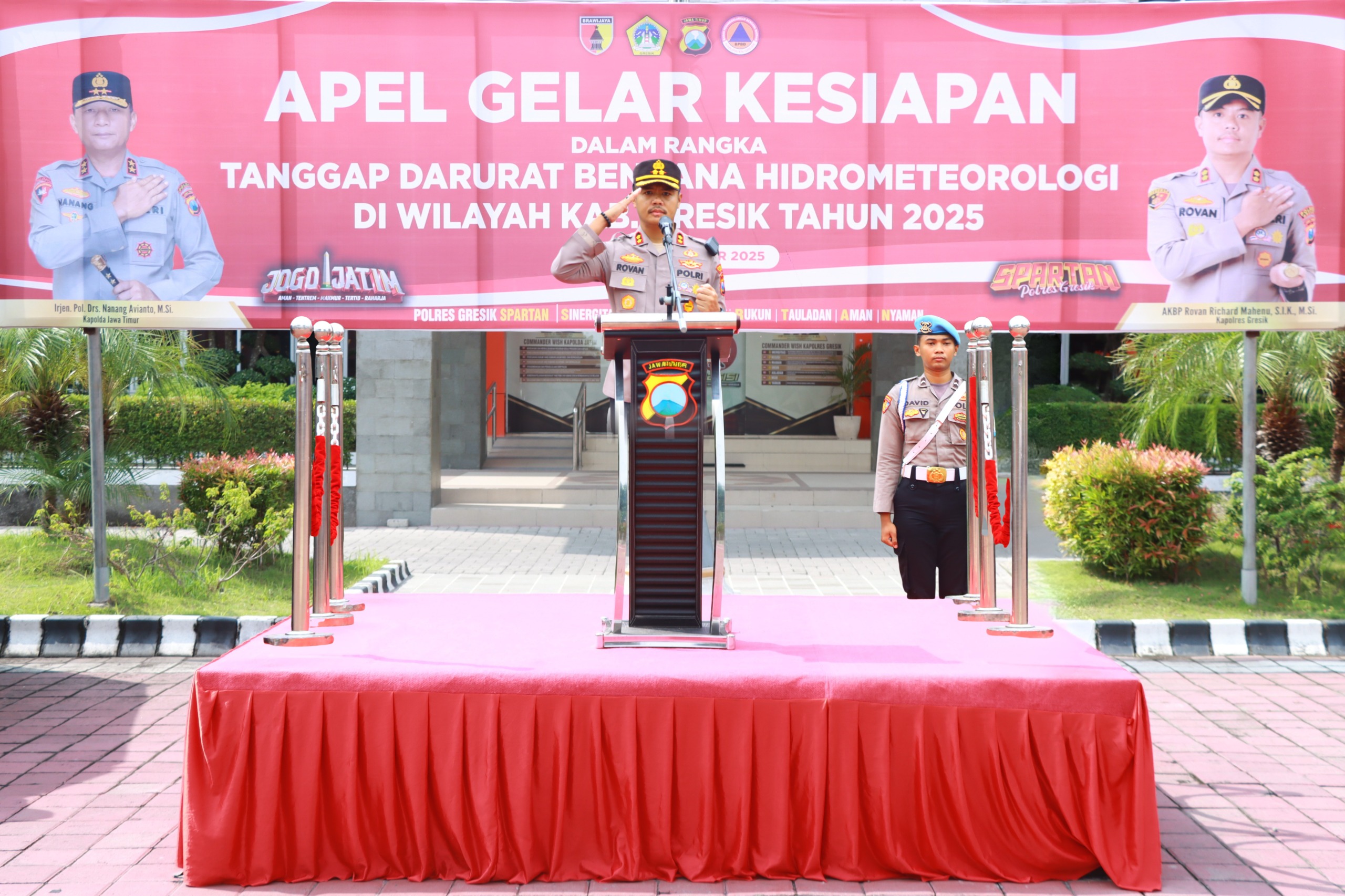 Kapolres Gresik AKBP Rovan Richard Mahenu