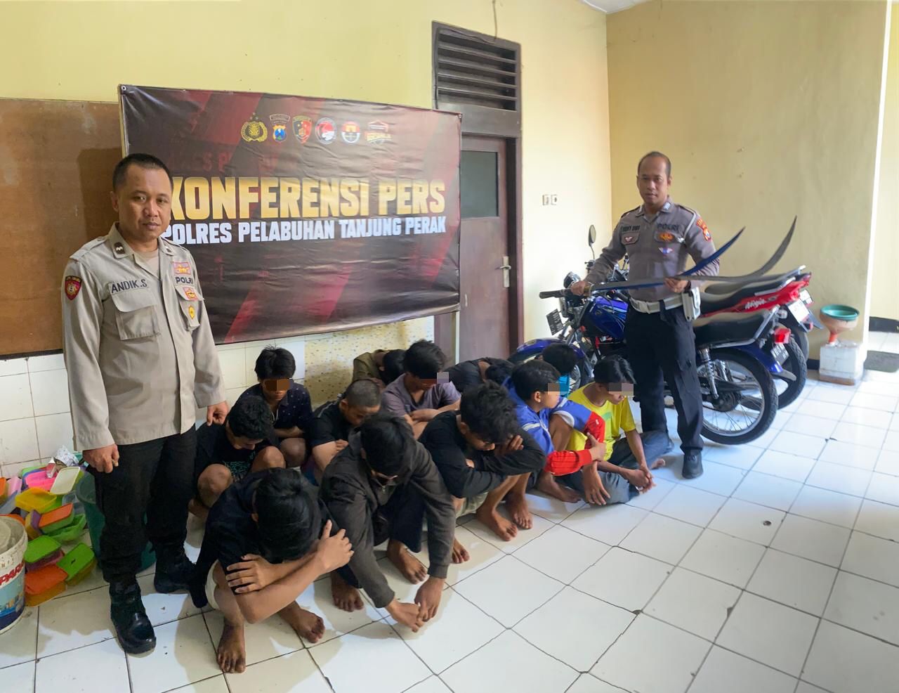 Polsek Kenjeran tangkap 12 remaja dalam aksi tawuran