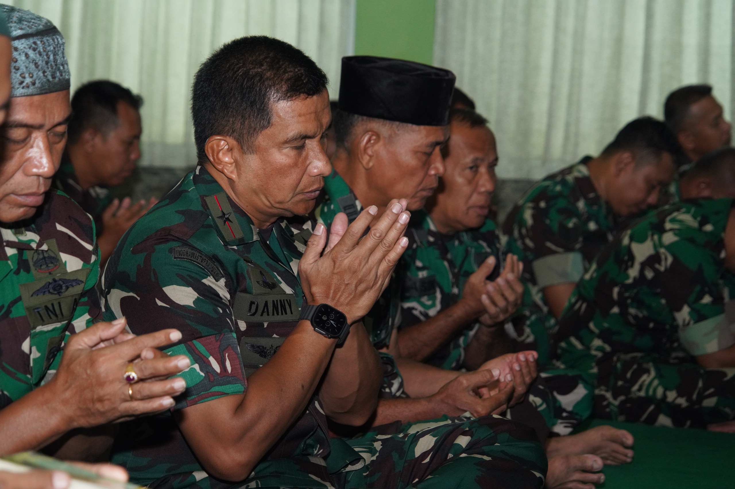 Danrem 084/BJ Brigjen TNI Danny Alkadrie saat doa bersama
