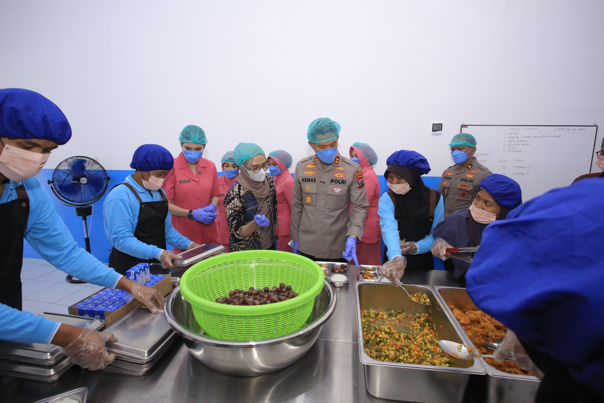 Kapolres Madiun AKBP Kemas Indra Natanegara cek SPPG