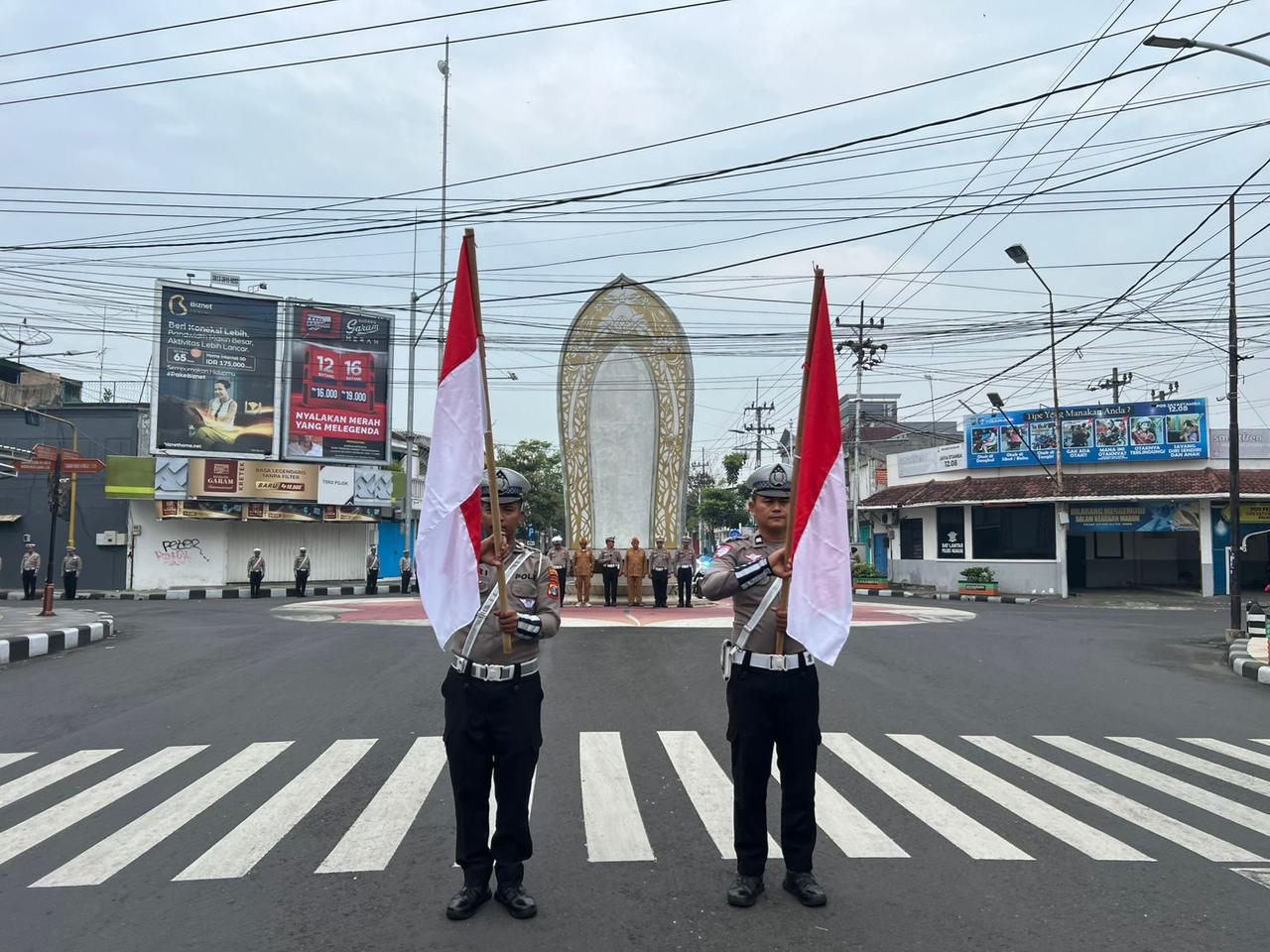 Satlantas Polres Nganjuk gelar hening cipta di Tugu Jaya Stamba