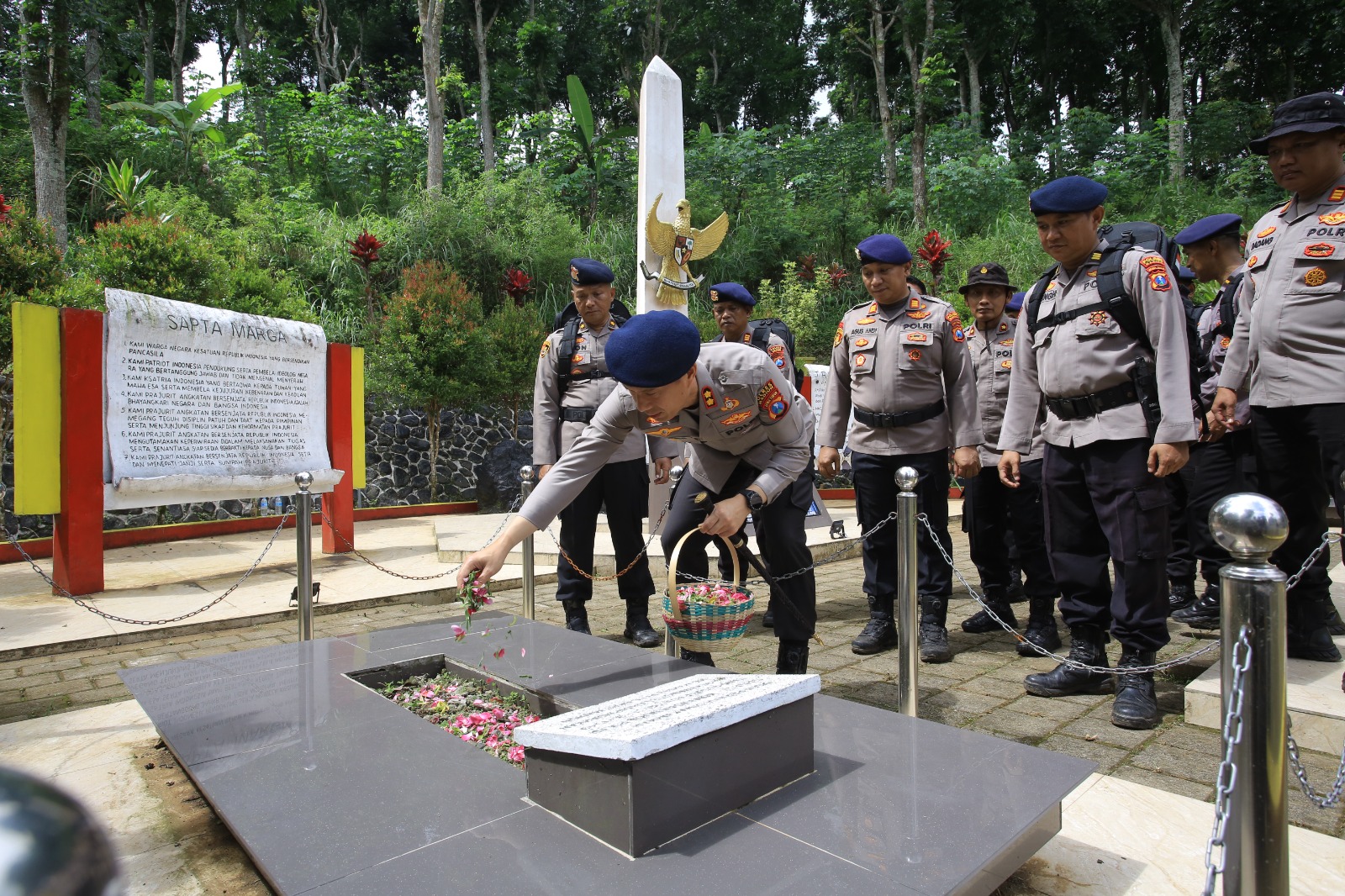 Polres Madiun ziarah makam