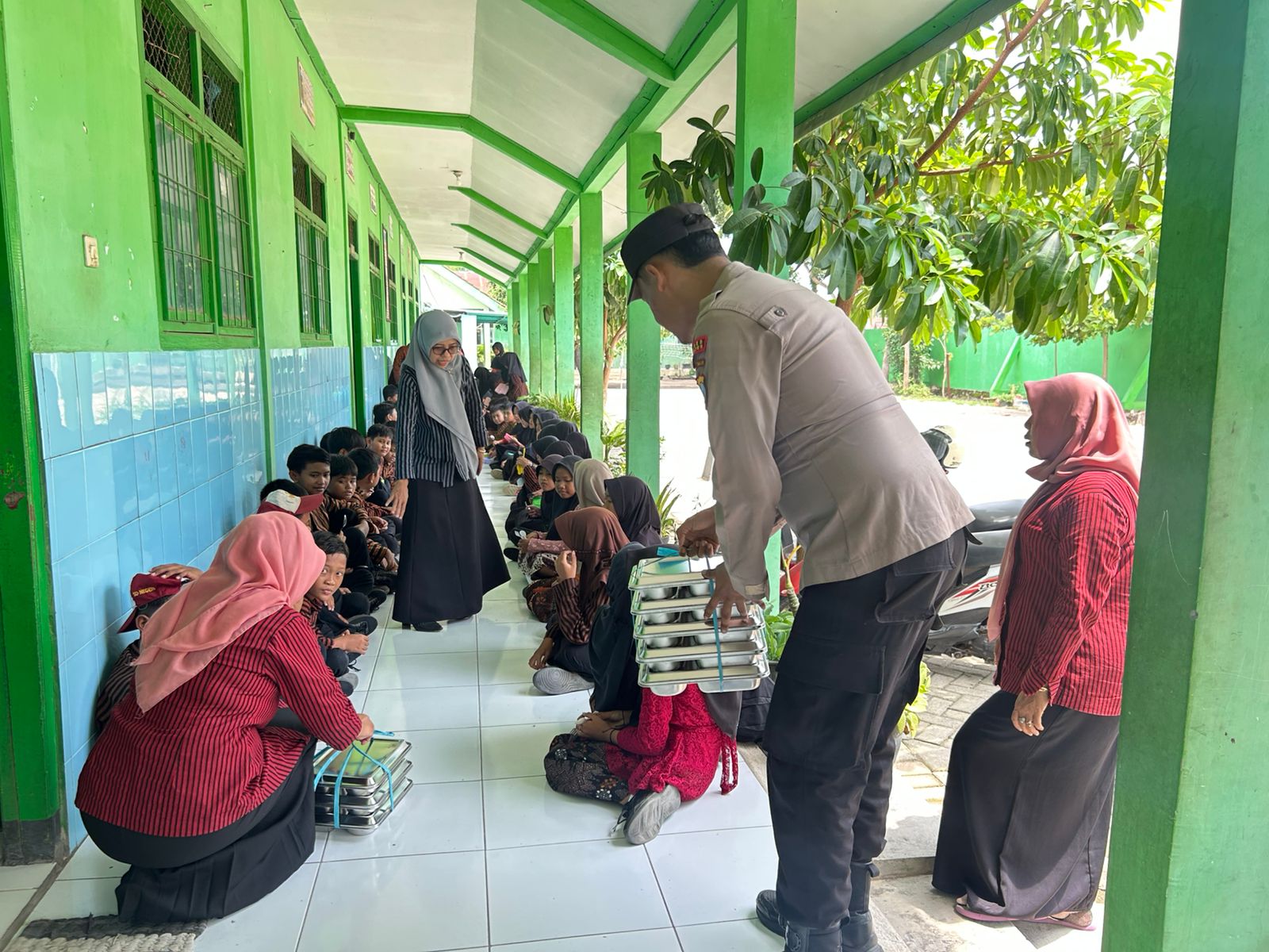 Polsek Pace awasi MBG Yayasan Kemala Bhayangkari