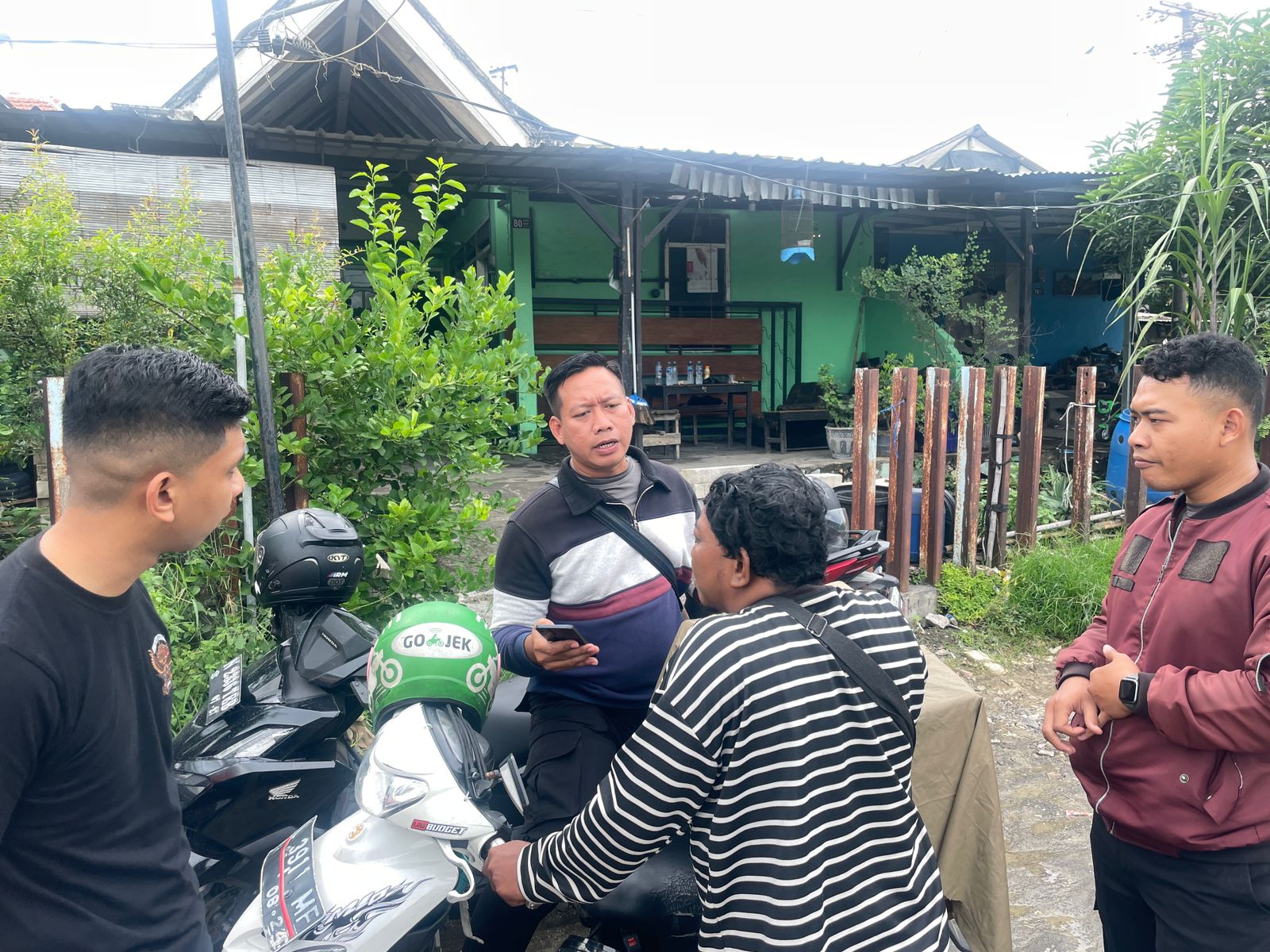 Satsamapta Polres Gresik amankan pengedar miras dan sita arak Bali