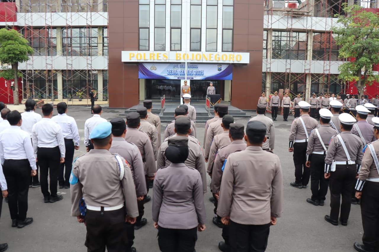 Wakapolres Bojonegoro Kompol Yoyok Dwi Purnomo pimpin apel gelar pasukan