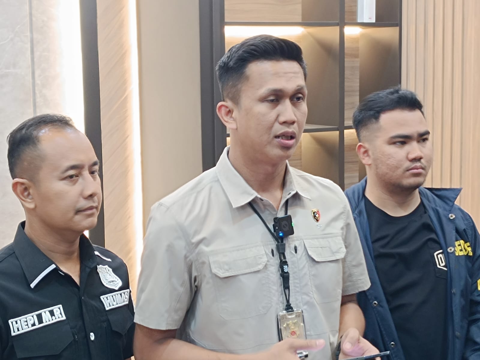 Kasatreskrim Polres Gresik AKP Abid Uais Al-Qarni Aziz beri keterangan