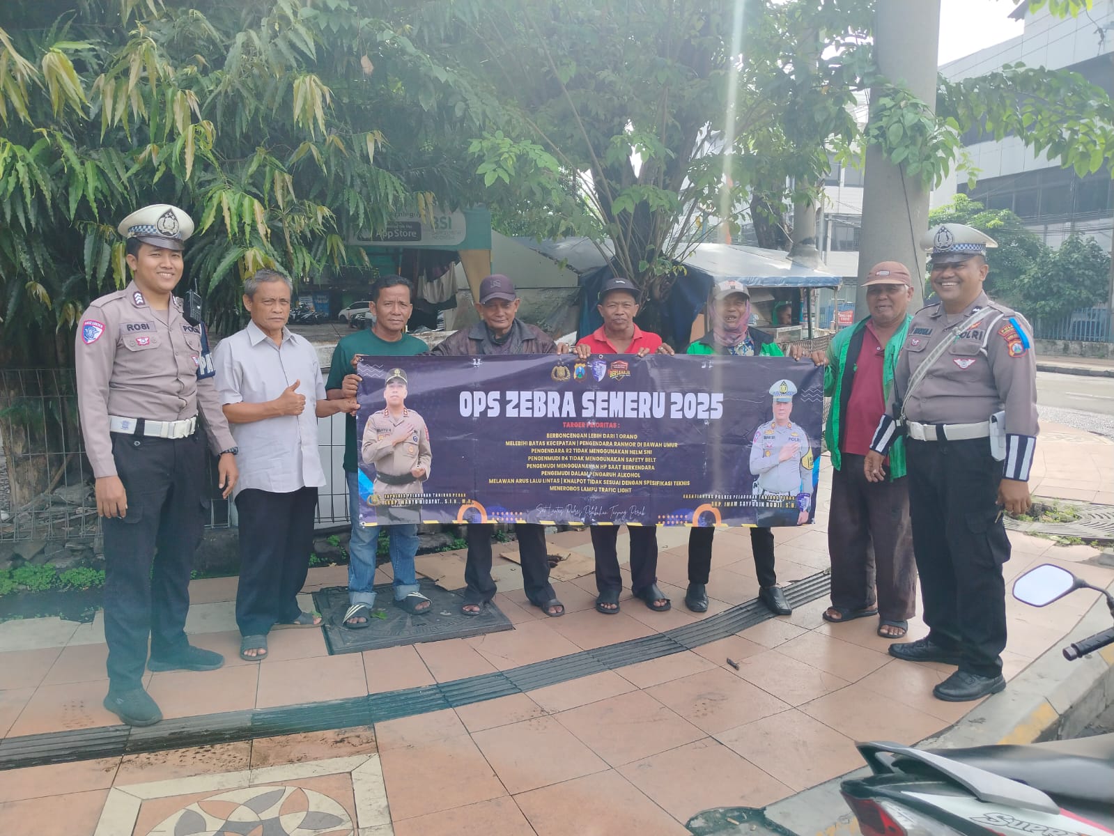 Satlantas Polres Pelabuhan Tanjung Perak gelar sosialisasi Operasi Zebra Semeru 