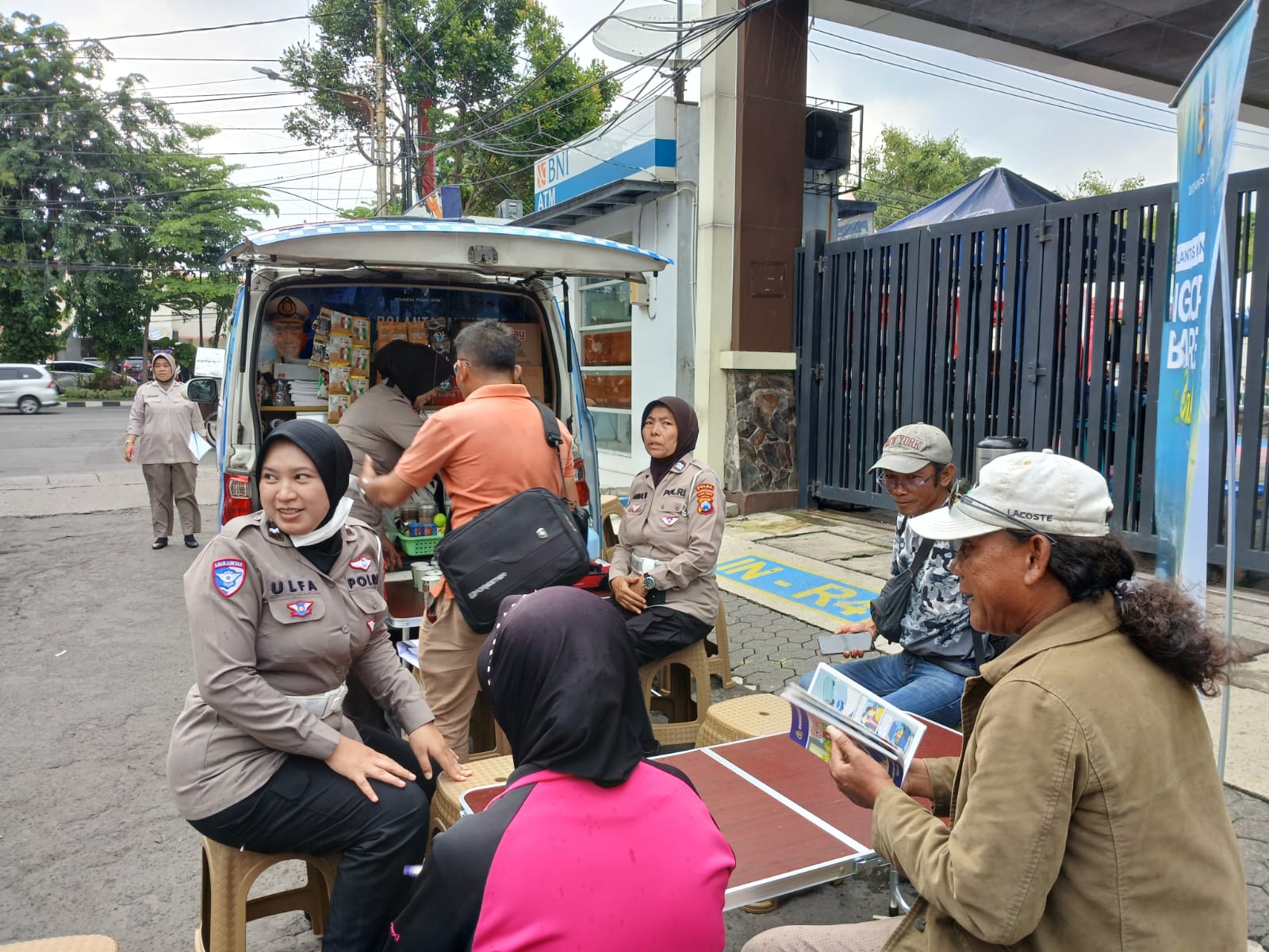 Ditlantas Polda Jatim ngopi bersama warga