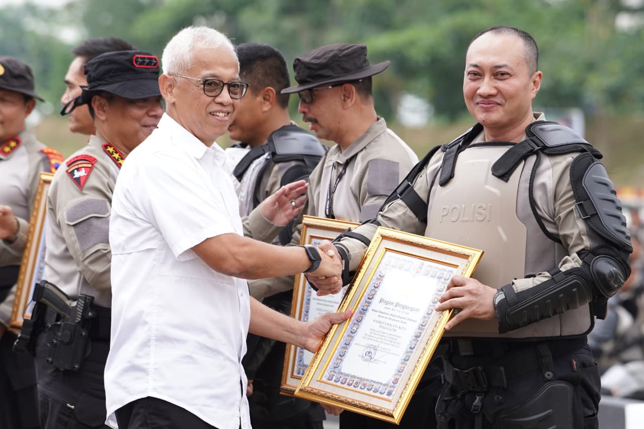 Kapolresta Malang Kota Kombespol Nanang Haryono terima penghargaan