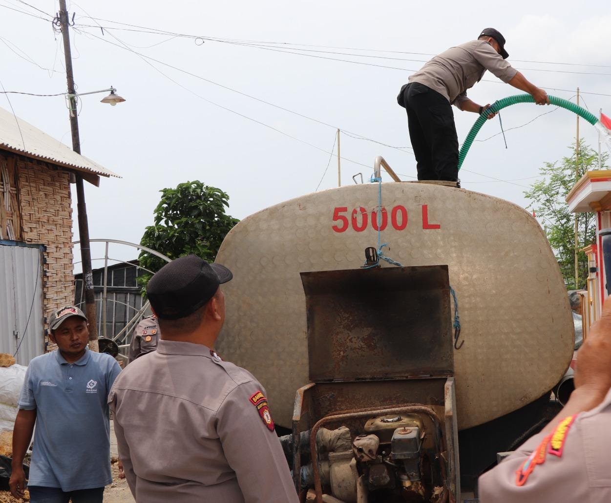 Polsek Kalianget salurkan bantuan air bersih