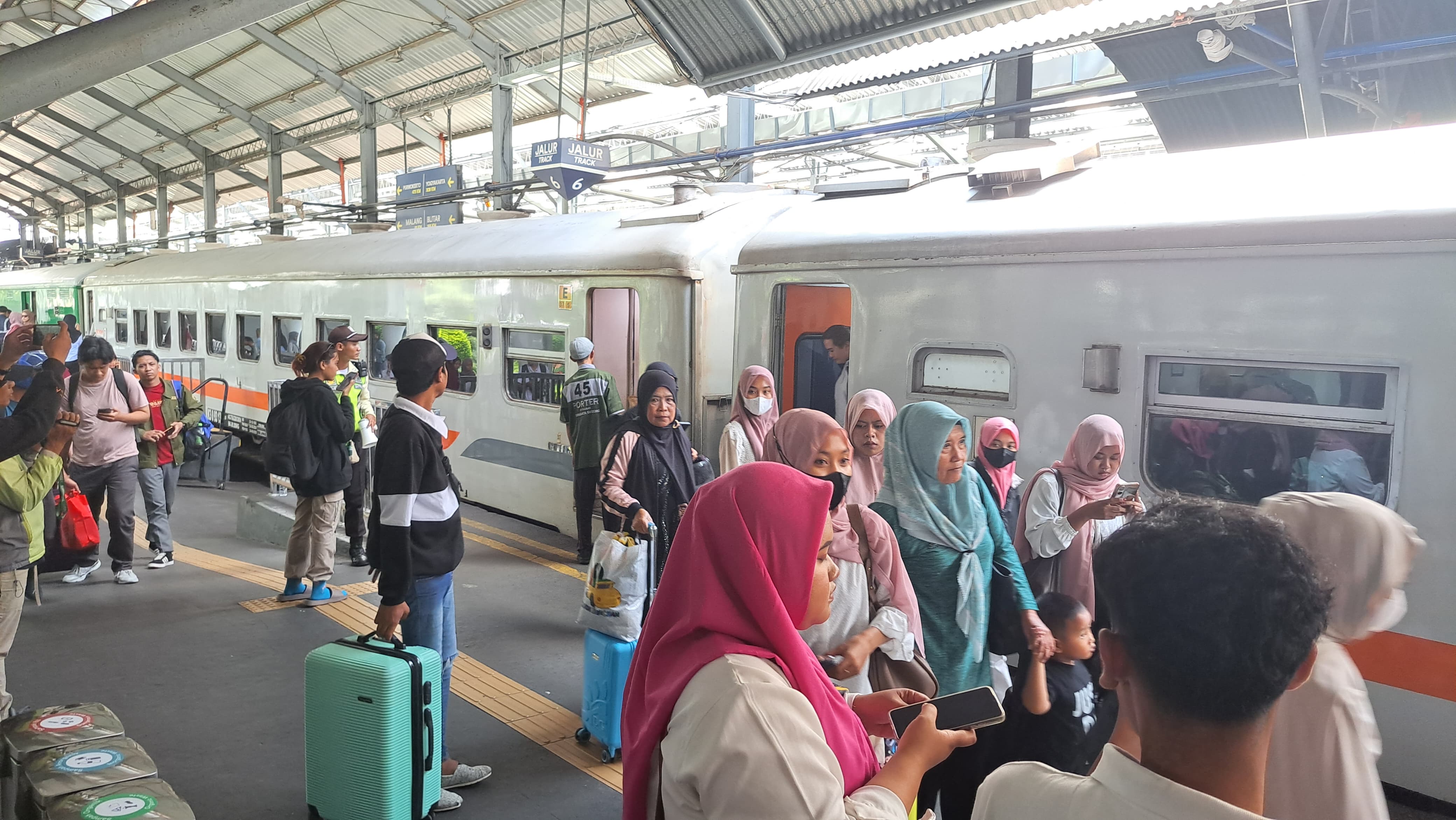 KAI Daop 8 Surabaya Jelang Nataru