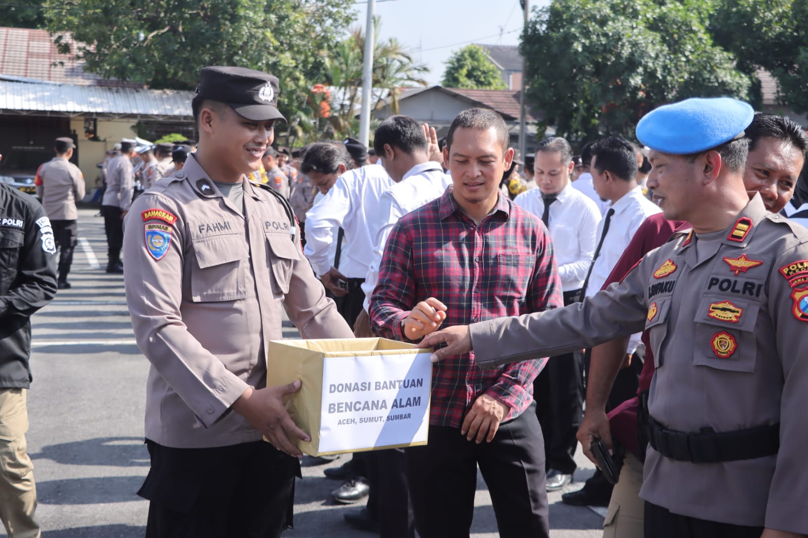 Anggota Polres Kediri salurkan bantuan untuk korban bencana