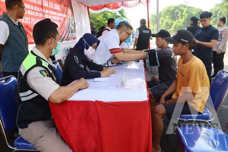 Satresnarkoba Polres Pelabuhan Tanjung Perak Surabaya gelar cek kesehatan gratis 