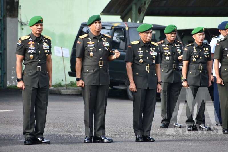 Danrem 084/BJ Brigjen TNI Danny Alkadrie ikuti upacara Hari Juang TNI AD di Kodam V/Brawijaya