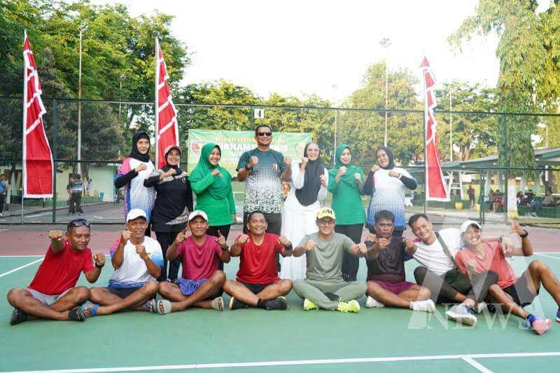 Danrem 084/BJ Brigjen TNI Danny Alkadrie bersama peserta tenis lapangan
