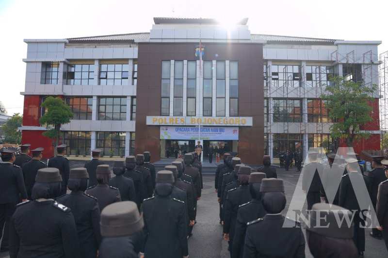 Polwan Polres Bojonegoro gelar upacara peringati hari Ibu