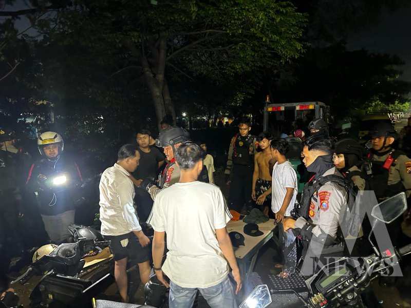 Ditsamapta Polda Jatim gelar patroli malam jelang Nataru