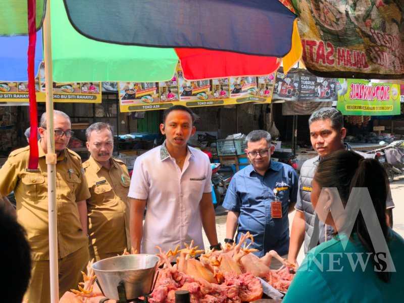 Kasatreskrim Polres Tulungagung AKP Ryo Pradana saat sidak pasar tradisional