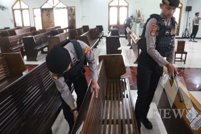 Polres Pelabuhan Tanjung Perak Surabaya sterilisasi gereja