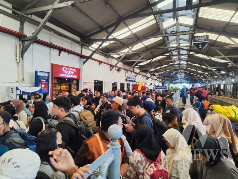 Pengguna KA di awal angkutan nataru