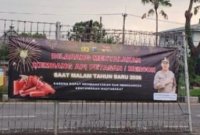 Polres Pelabuhan Tanjung Perak Surabaya pasang banner larangan jelang Nataru