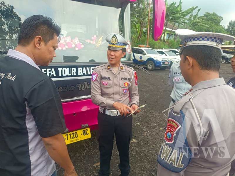 Polres Probolinggo gelar rampcheck bus pariwisata di Rest Area Bromo
