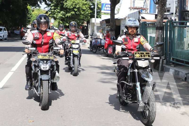 Kapolres Kediri AKBP Bramastyo Priaji didampingi Wakapolres Kompol Hari patroli R2