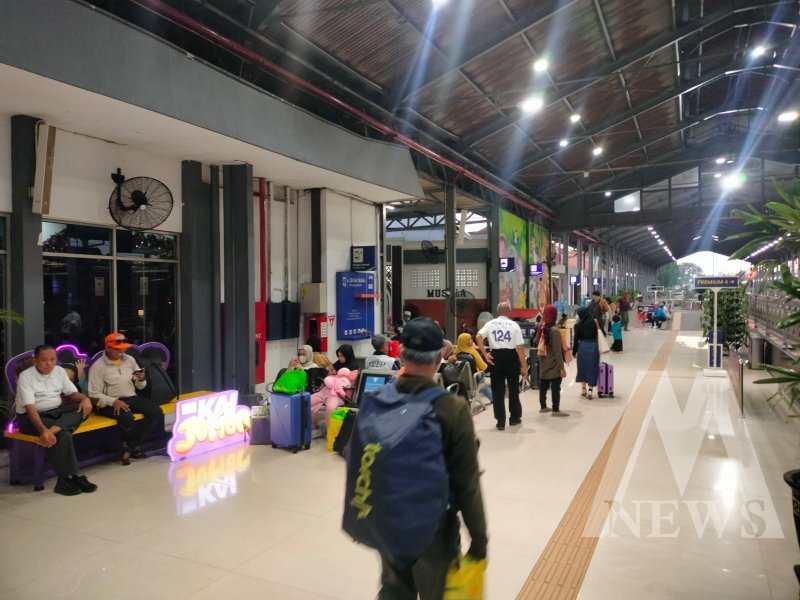 KAI Daop 8 layani pelanggan sejak awal Posko Nataru