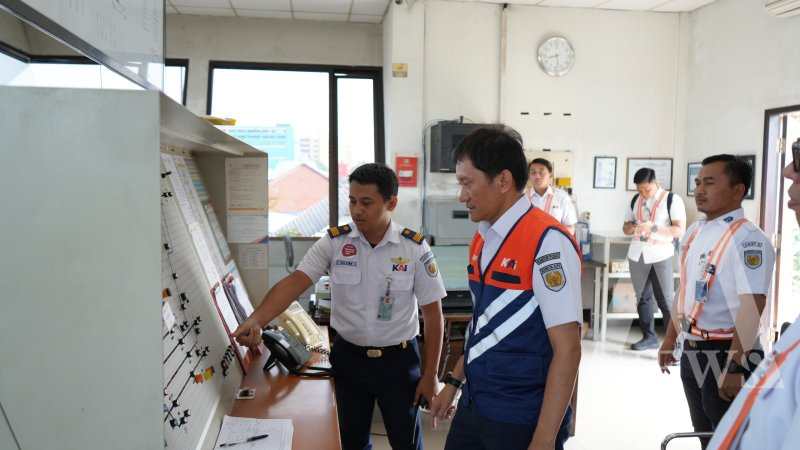 Dirut KAI kunjungi stasiun Daop 8 pastikan layanan prima saat Nataru