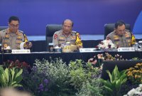 Kapolda Jatim Irjen Pol Drs. Nanang Avianto saat Anev Akhir Tahun