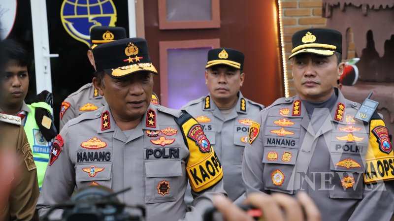 Kapolda Jatim Irjen Pol Drs. Nanang Avianto didampingi Kapolresta Malang Kota Kombespol Nanang Haryono