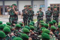 Kasrem 084/BJ Kolonel Inf Nico Reza H. Dipura saat pemberangkatan Satgas Yonif TP 836/Brahma Yodha ke Aceh