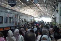 KAI Commuter wilayah 8 kembali layani pekerja dan pelajar