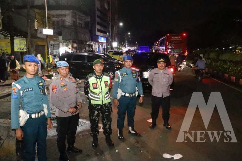 Polres Pelabuhan Tanjung Perak patroli cipta kondisi bersama TNI