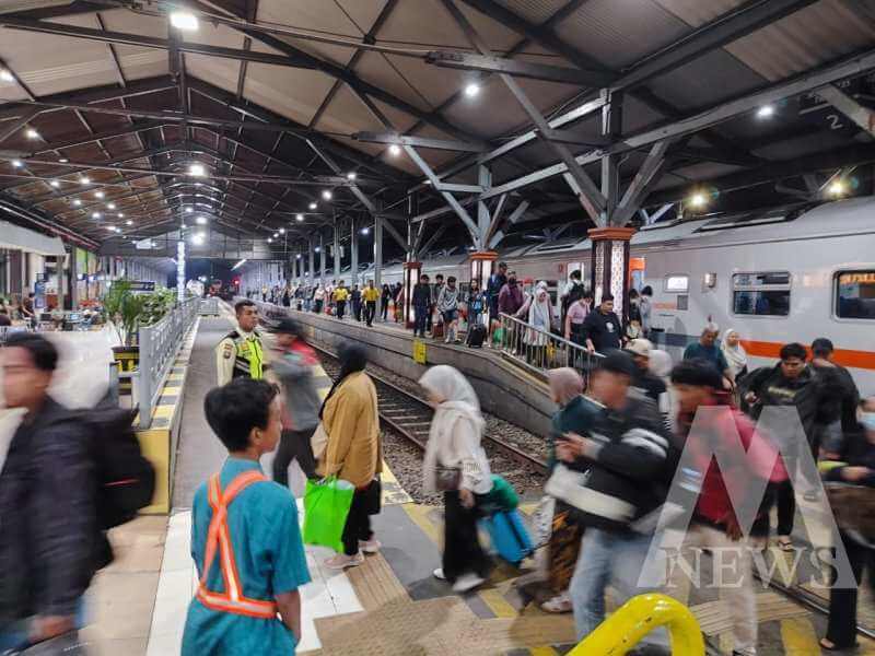 Arus balik Nataru di KAI Daop 8 Surabaya