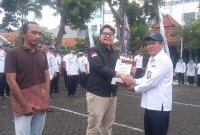 BKKBN Jatim serahkan SK Ngopi Bangga Kencana