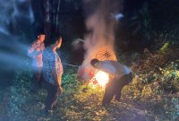 Polres Malang bakar alat judi sabung ayam