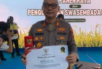 Kapolres Sumenep AKBP Rivanda terima penghargaan