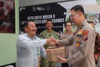 Polda Jatim bersama TNI salurkan bantuan ke masyarakat