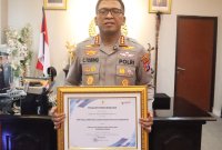 Kapolresta Sidoarjo Kombespol Christian Tobing terima penghargaan dari Menteri PANRB