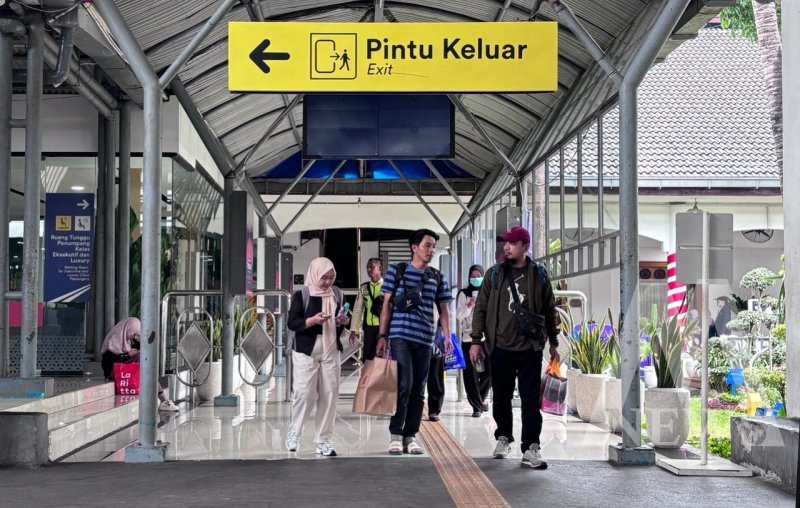 Pengguna KA saat libur panjang Isra' Mi'raj