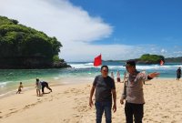 Polres Malang edukasi wisatawan di pantai
