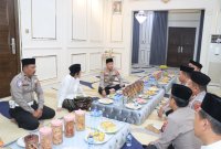 Kapolres Blitar Kota AKBP Kalfaris Triwijaya Lalo silaturahmi ke tokoh ulama