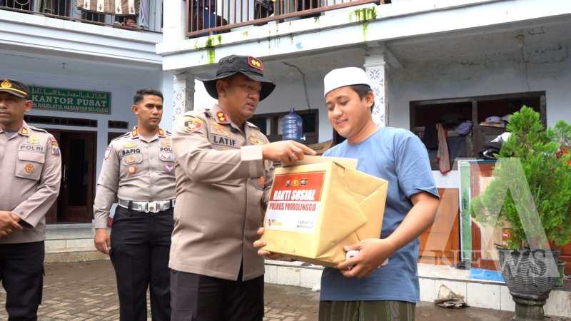 Kapolres Probolinggo AKBP M. Wahyudin Latif salurkan Bansos