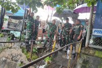Danrem 084/BJ Brigjen TNI Danny Alkadrie cek jembatan di Genting Kalianak