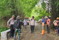 Polres Bondowoso dan tim SAR lakukan pencarian korban hanyut