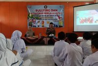 Polsek Warujayeng sosialisasi anti bullying dan keselamatan berlalu lintas